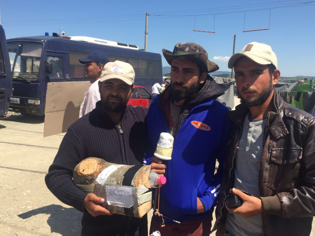 Refugees.tv: Idomeniko errefuxiatuen kanpalekuko egoera umorez salatzeko tresna