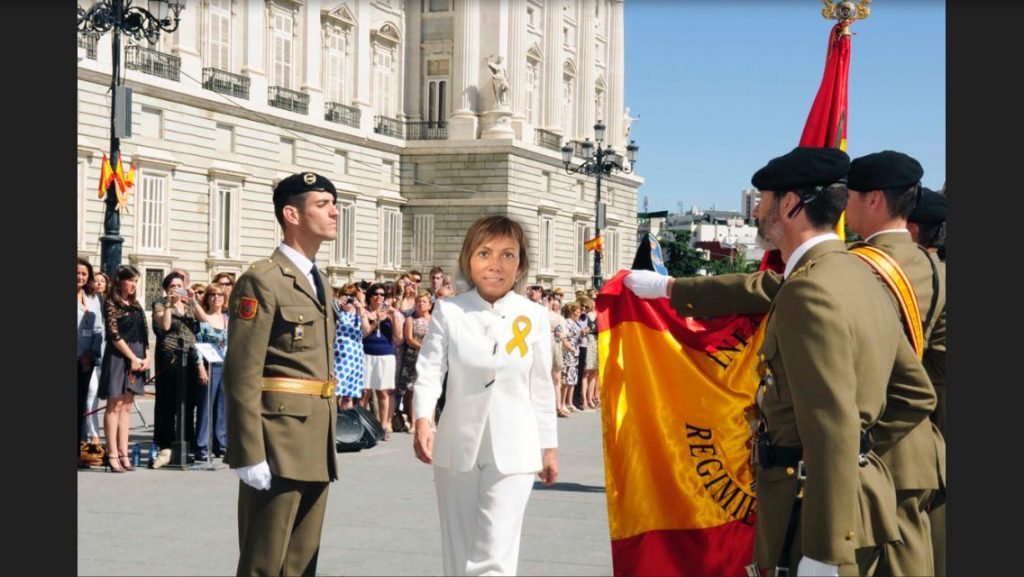 Antón Saénz de Santamaría exige una jura de bandera al grupo parlamentario EH Bildu
