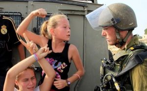 “Nabi Saleh herrian emakumeak dira erresistentziaren protagonistak, eta horrek desmontatu egiten du Israelek ematen duen emakume palestinarren irudi esteoreotipatuta”