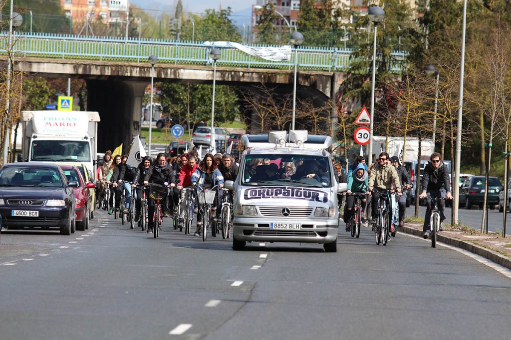 Gasteiz alternatibo eta autogestionatuari gorazarre egin dio OkupaTour arrakastatsuak