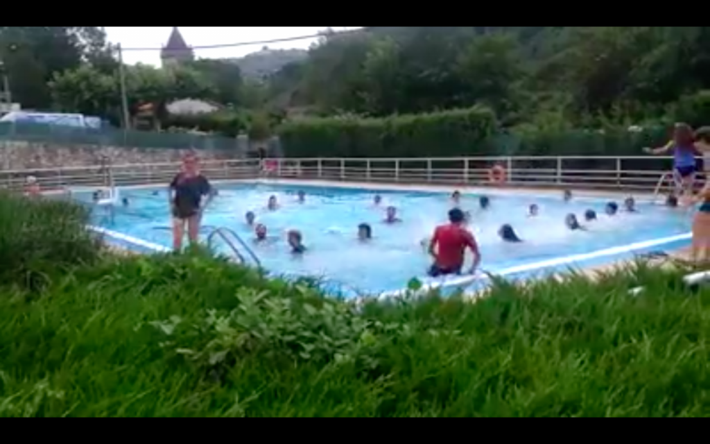 Discriminación tránsfoba en las piscinas de Salinas de Añana y respuesta colectiva