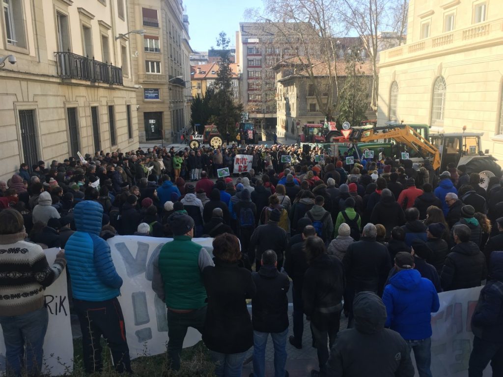 Protestara deitu du AHT-rik Ez Lautada Plataformak Espainiako Sustapen Ministroaren bisita dela eta