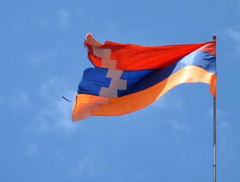 Armenia y Nagorno-Karabaj | Una revolución contra la corrupción y la lucha por afianzar un nuevo estado soberano.