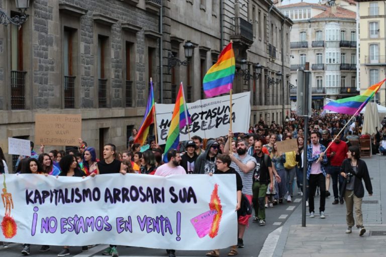 Ekainak 28 Adreilua Eskuan Eta Stonewall Gogoan Hala Bedi 