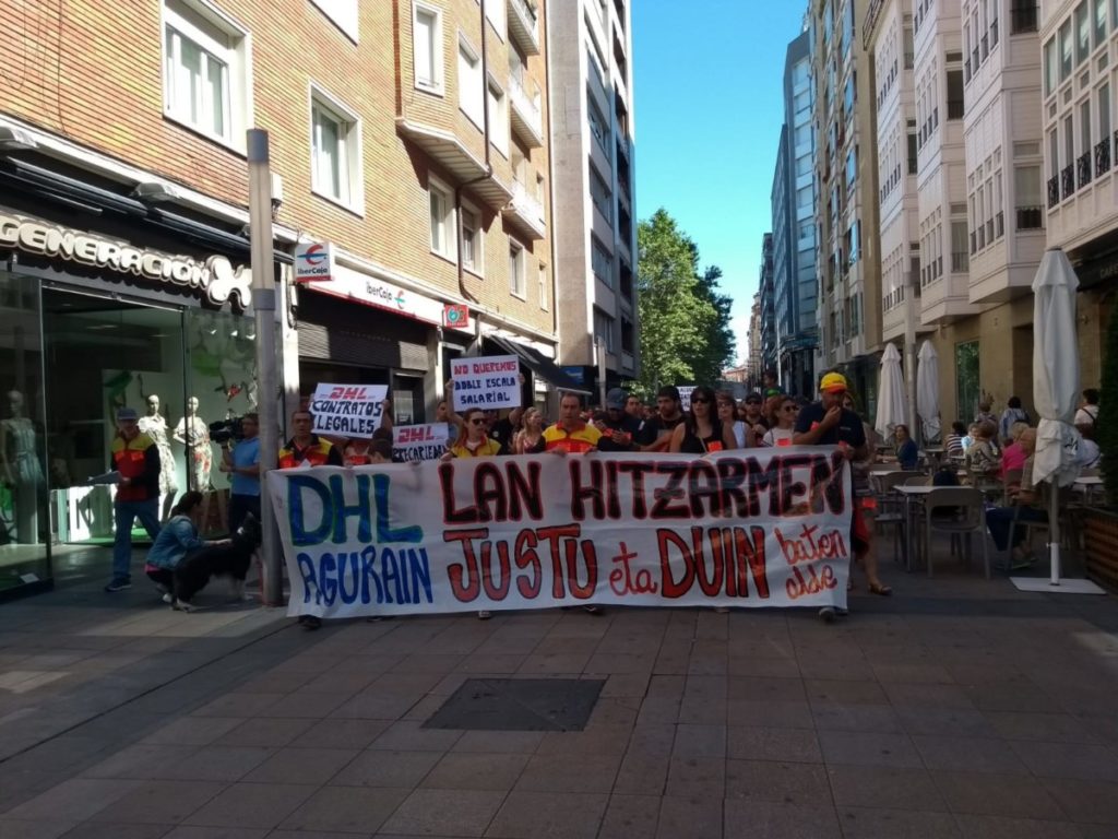 Las trabajadoras de DHL se manifiestan a favor de un convenio justo