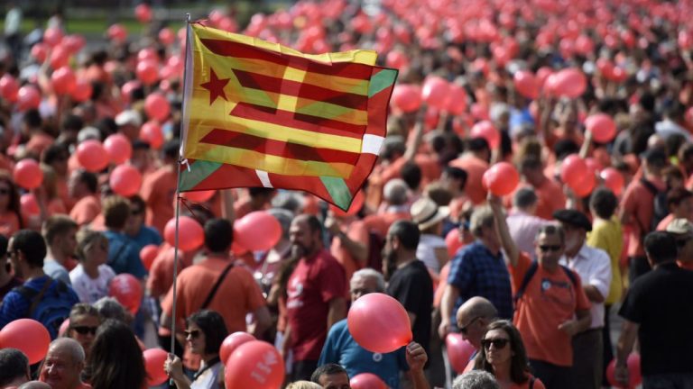 Mobilizazioak deitu dituzte Kataluniako preso politikoen aurkako epaia salatzeko
