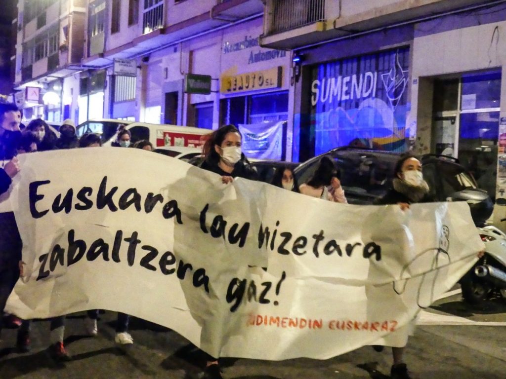 ARGAZKIAK | Korrika sinboliko batekin ospatu dute Euskararen Nazioarteko Eguna Judimendin
