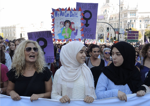 Solasaldia | Islamofobia, kulturartekotasuna eta feminismoa. Oreka posibleak?