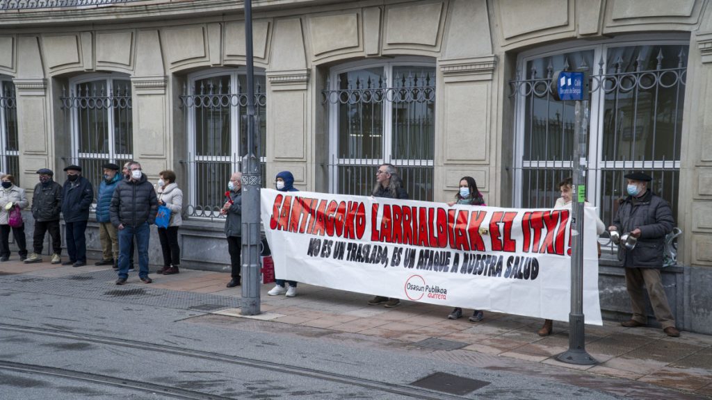Protestak Santiagoko larrialdi zerbitzuen itxieraren aurka eta osasun publikoaren alde