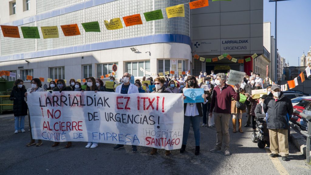 Trabajadores del hospital Santiago llaman a manifestarse el jueves contra el cierre de urgencias