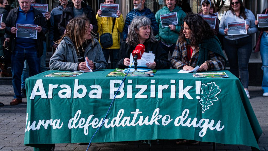 Araba Bizirik denuncia la “criminalización” y el “hostigamiento policial” al que se enfrentan