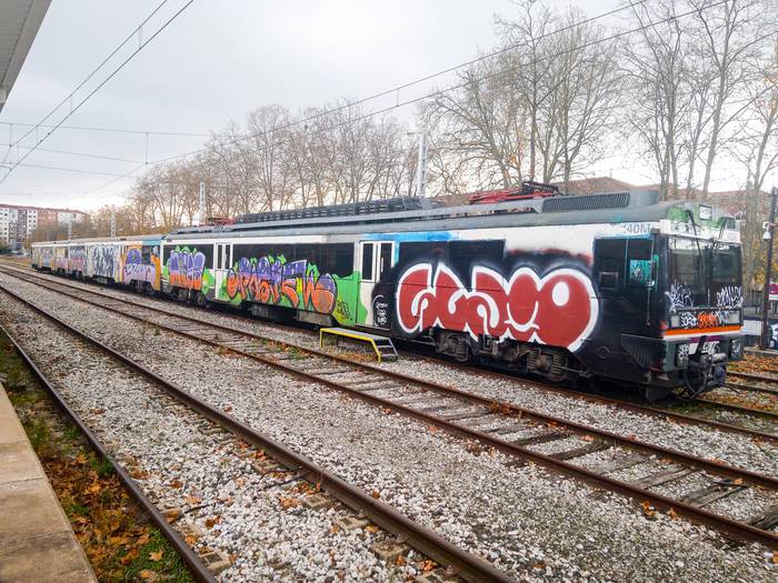 26 grafitigile atxilotu dituzte, Hego Euskal Herriko tren eta metro bagoietan margotzeagatik