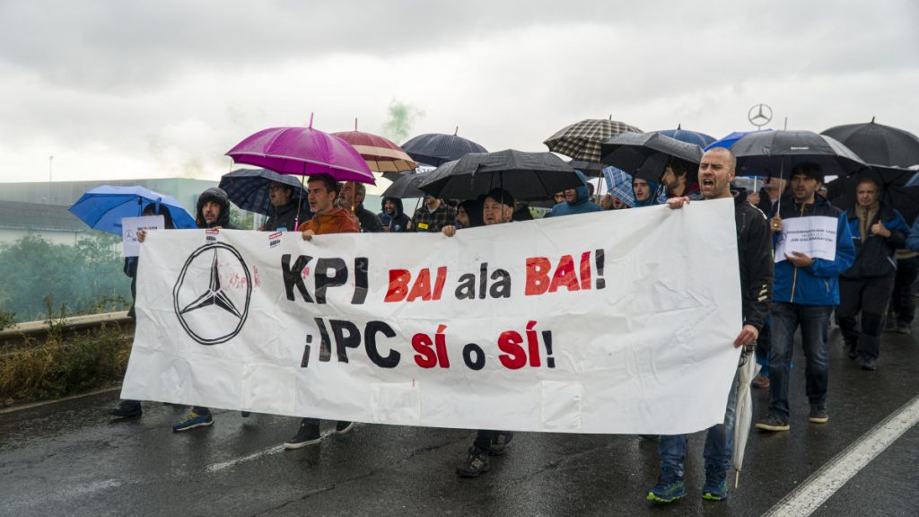Hoy se reúnen los sindicatos con la dirección de Mercedes, en la víspera de otros tres días de huelga