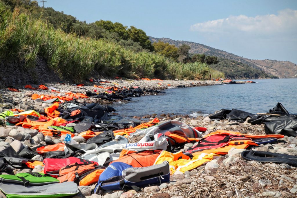 Grezia | Lesbosko errefuxiatuen egoera, Frontexen sarraskiak itsasoan eta tentsioa Turkia eta Greziaren artean