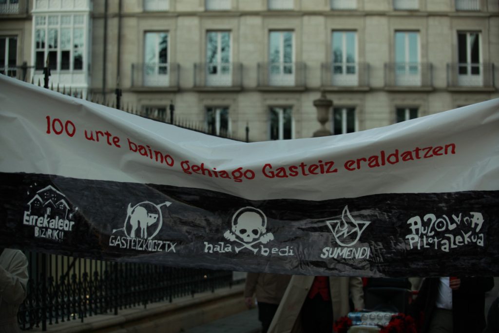 100 urte baino gehiago Gasteiz eraldatzen: bakarrik ezin da!