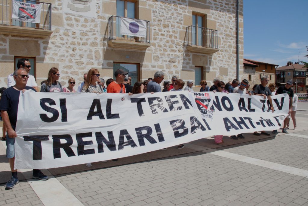 Protesta en Ribabellosa contra los sondeos del TAV