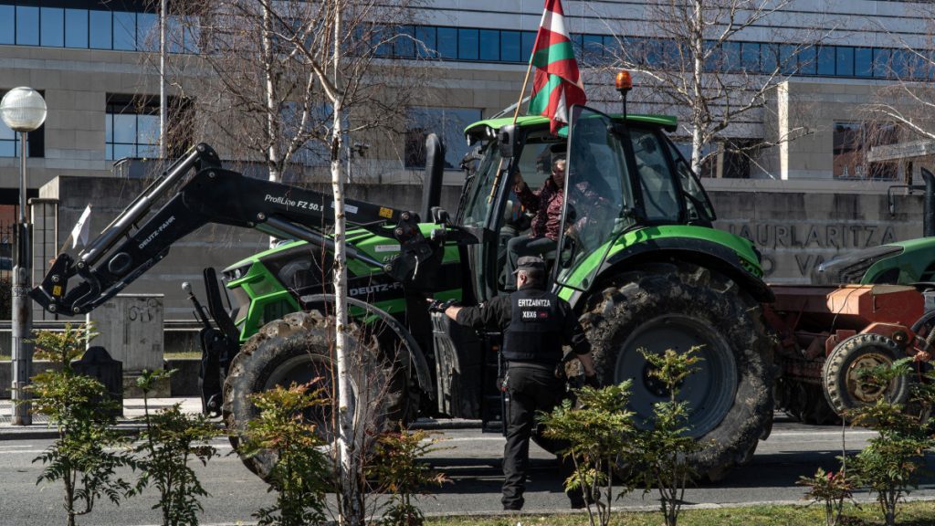 Dos detenidos en la protesta de agricultores del palacio Europa