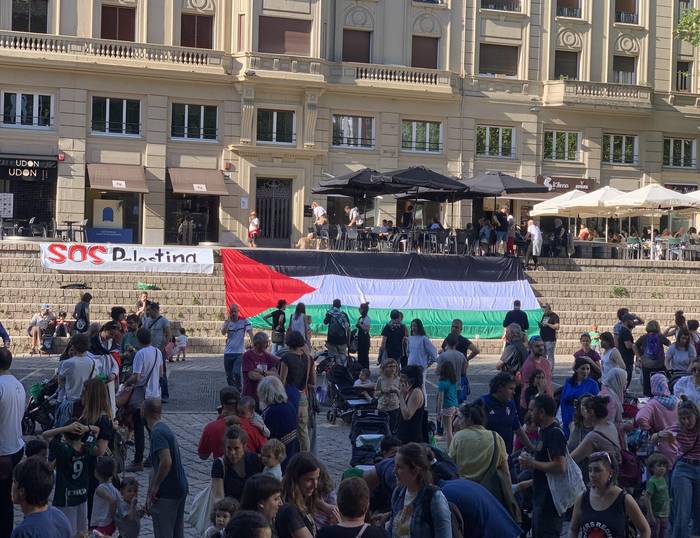 La comunidad educativa de Gasteiz exige el fin del genocidio palestino bajo el lema «Palestinako umeak gureak ere badira»