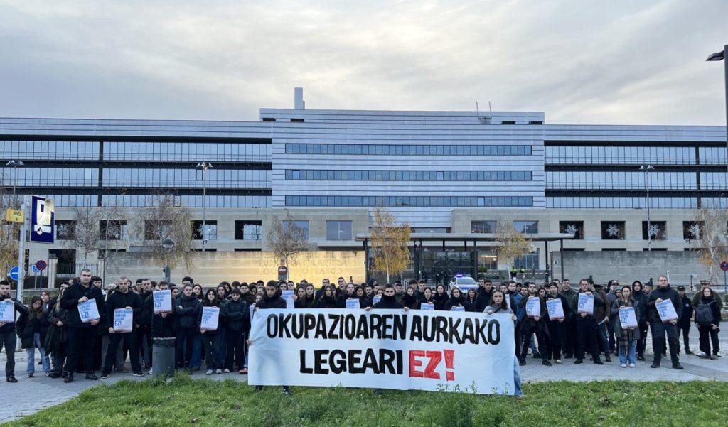 Okupazioaren aurkako neurri berriari ezetz esan diote Gasteizen, hainbat Gaztetxek eta kolektibok deitutako elkarretatzean