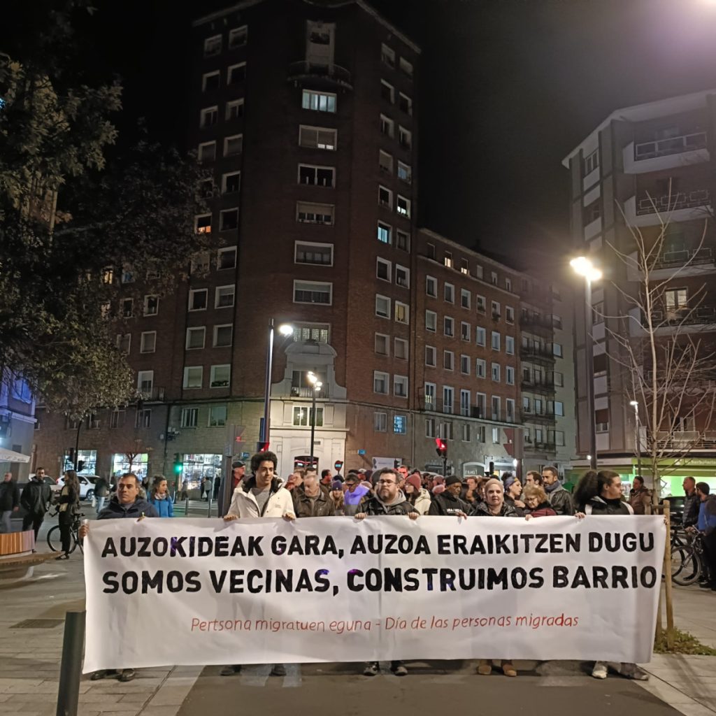 Mobilizazioa egin dute Migratzaileen Nazioarteko Egunean, Errotatik Erdigunera