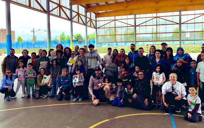 Gasteizko Eskolen Sukaldeak plataformako kideek gertuko sukaldea eta jantokietako ratioak jaistea eskatu dute[:]