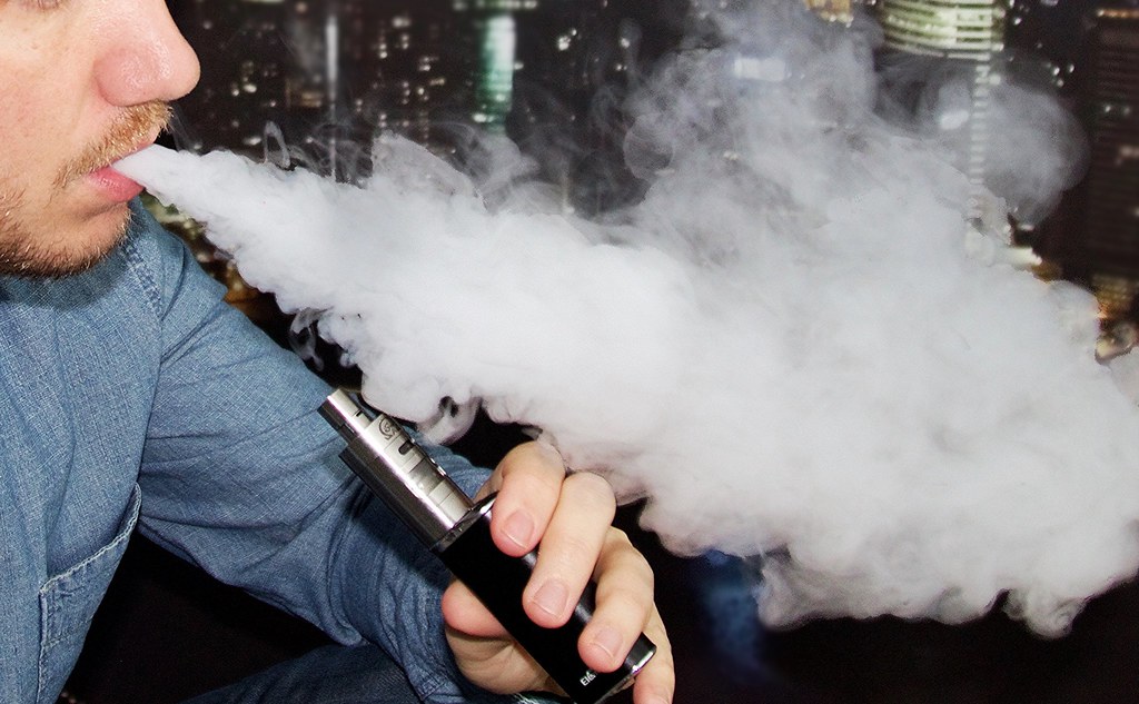 AILAKET! | Vapeo, vaping, vapear o e-cigarrette