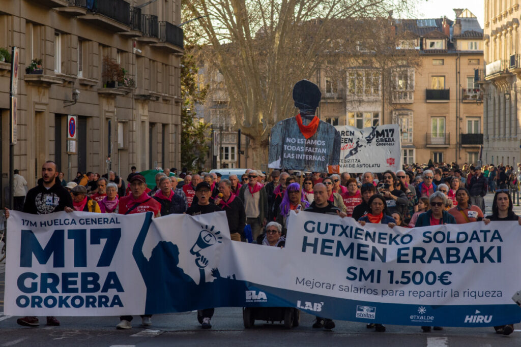 [Argazki galeria] Manifestazio jendetsu batekin bukatu da greba orokorra