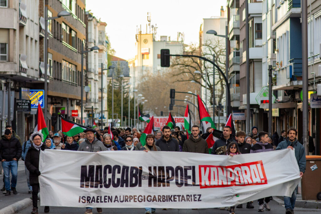 [Argazki galeria] Maccabi eta Hapoel kanpora! Gasteiztarrek ez dute Israelgo estatua zuritu nahi