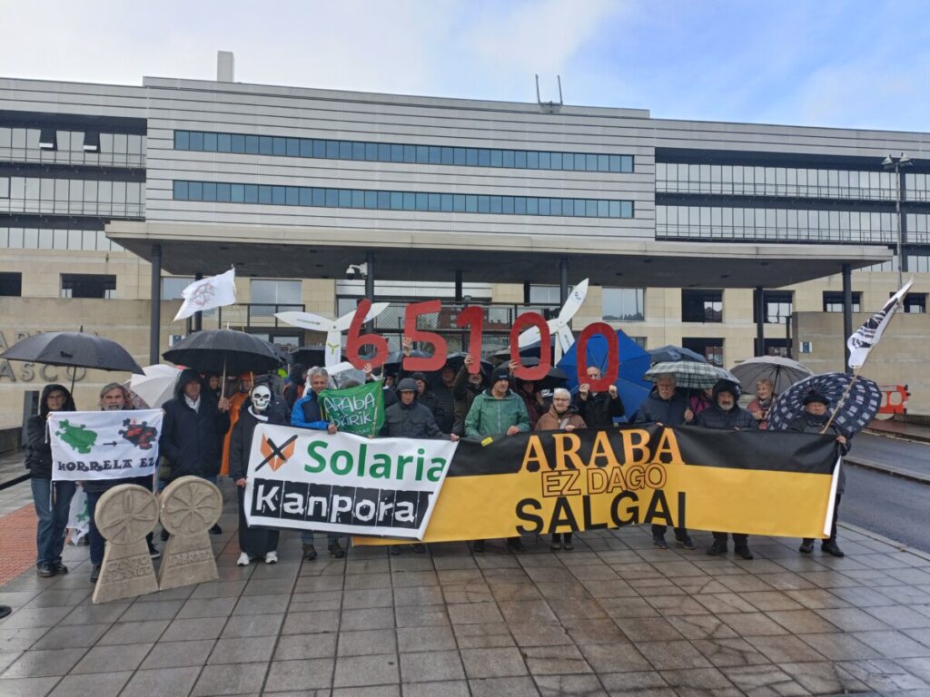 Lurraldearen defentsarako plataformek 7.200 alegazio aurkeztu dituzte Solariaren makroproiektu berrien aurka eta manifestazio jendetsua deitu dute maiatzerako