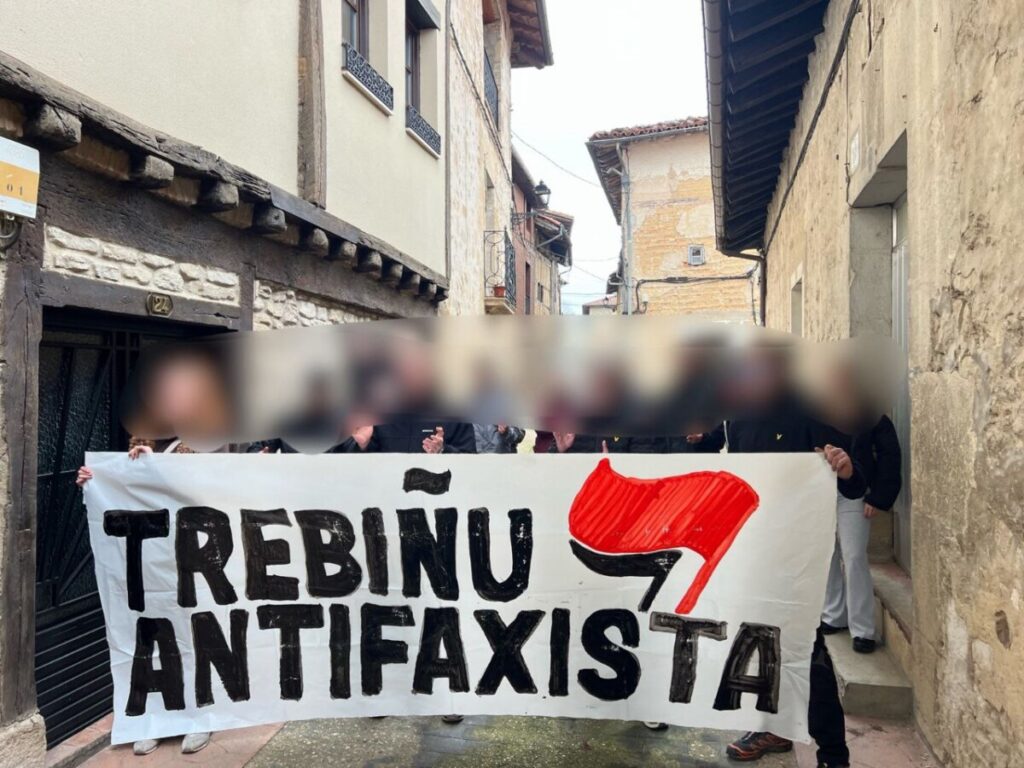 Erantzun antifaxista jaso du Abascalek Trebiñun