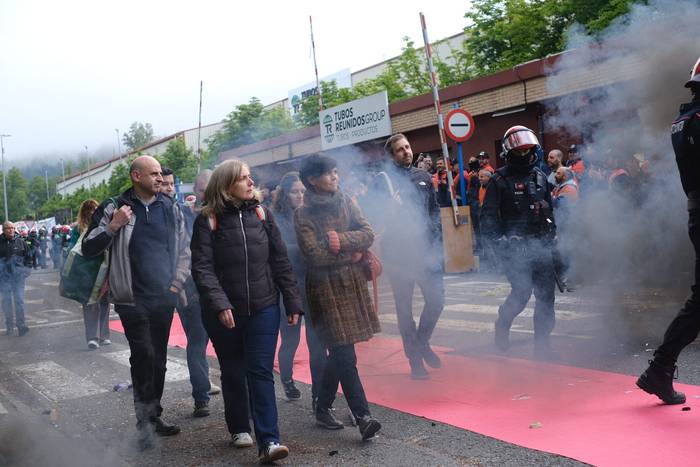 Tubos Reunidoseko langileen laurdenak bozkatu du grebaren aurka, grebalarien protesta eta iruzur salaketa artean