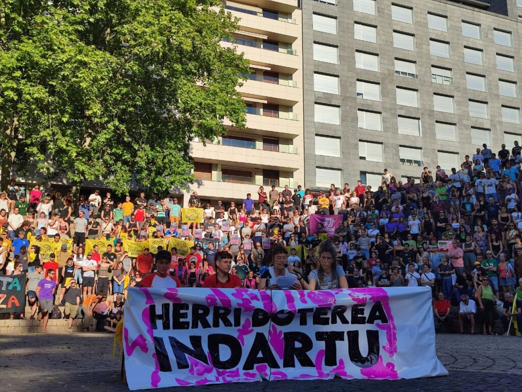 Errekaleorri babesa adierazi eta faxismoa eta bazterkeria borrokatu beharra aldarrikatu dute Gasteizen