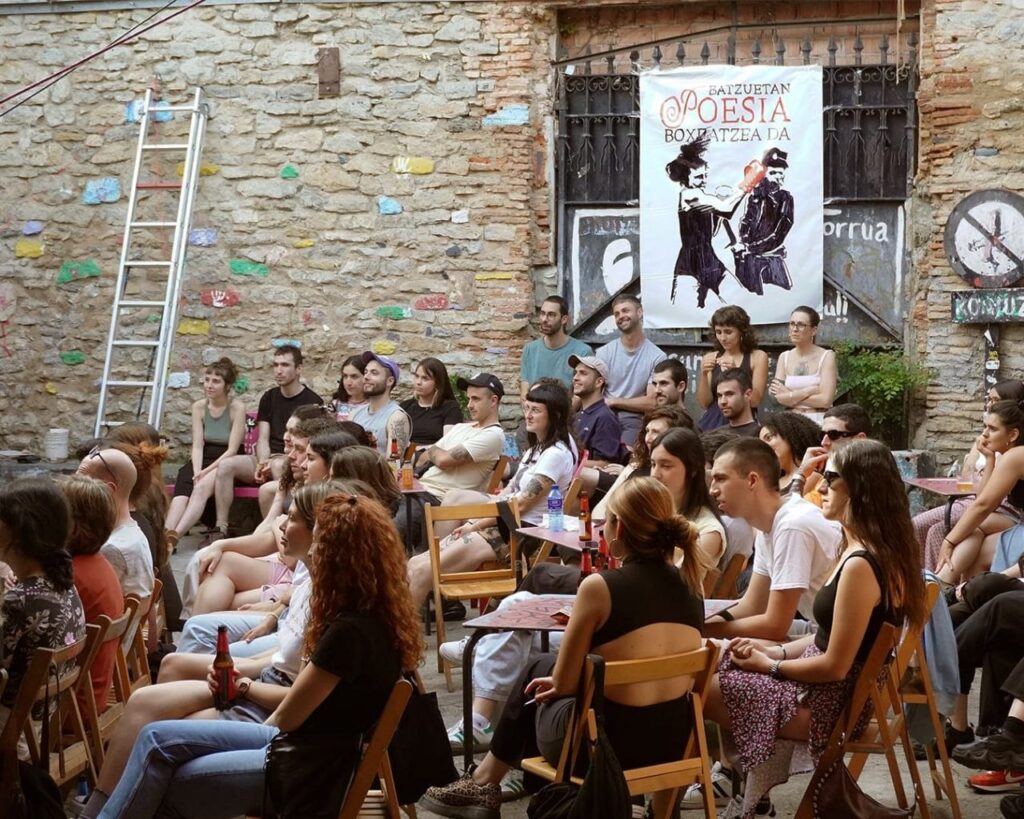 “Poesia mailu bat da” literatur jaialdia ospatuko dute Gasteizko Gaztetxean