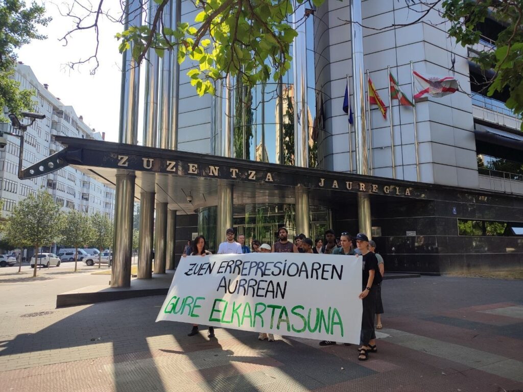 Protesta eskubidea aldarrikatu dute Korda defendatu zuten lagunek