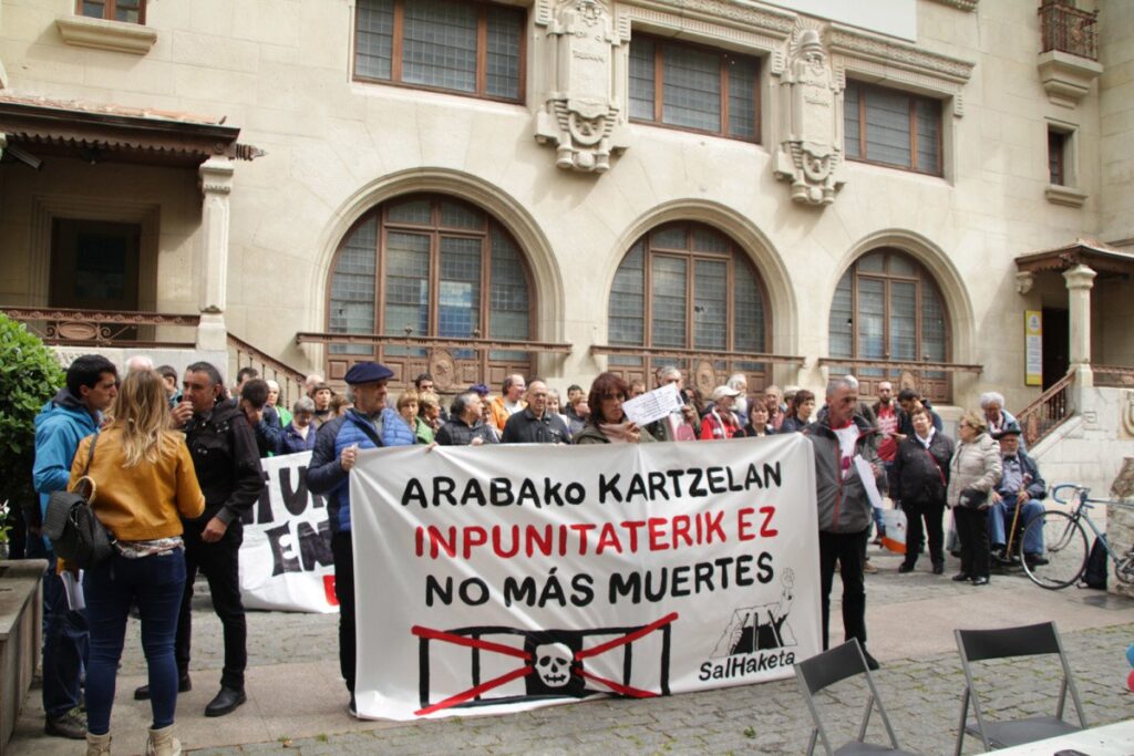 Beste preso bat hil da Zaballako espetxetik ospitalera eraman eta gutxira